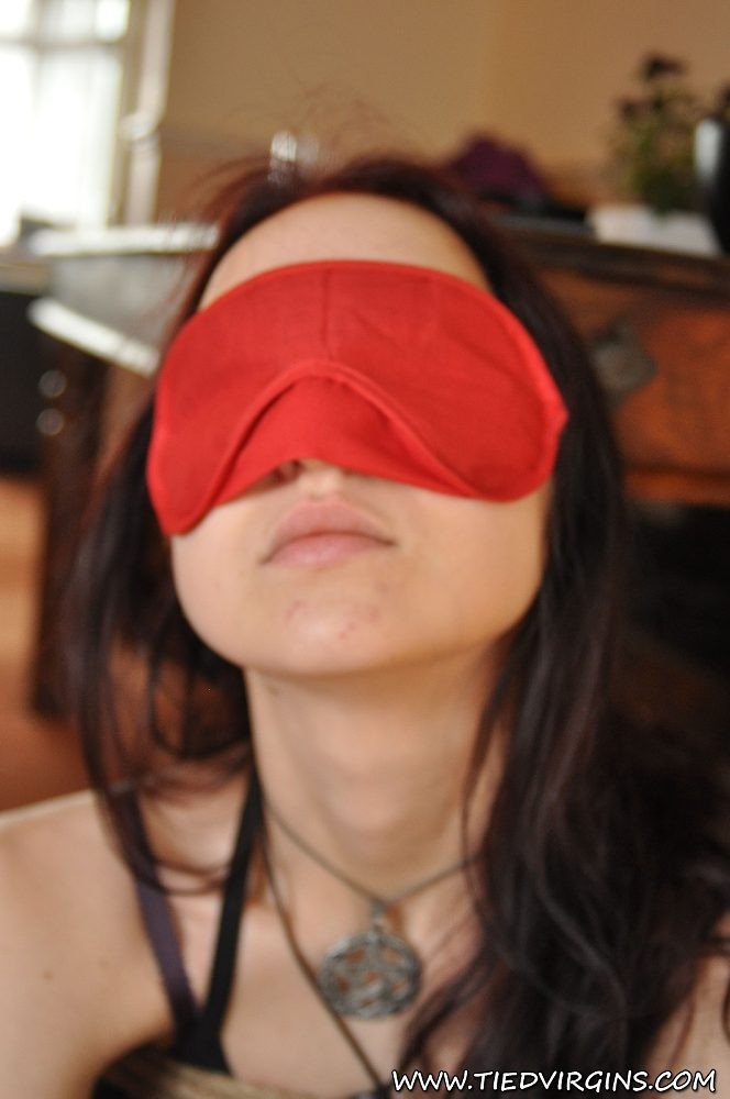 Teen slut blindfolded and tied up #70993718
