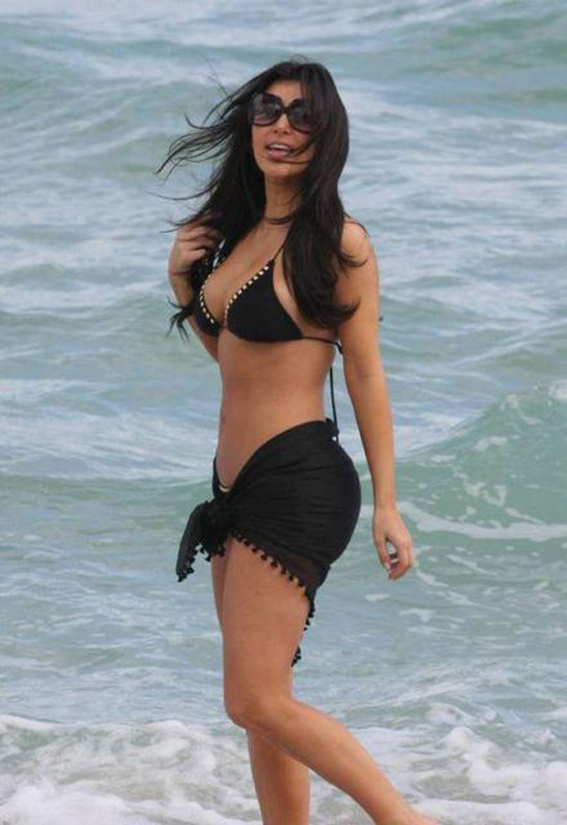 Kim Kardashian showing her big breasts in little bikini #75248575