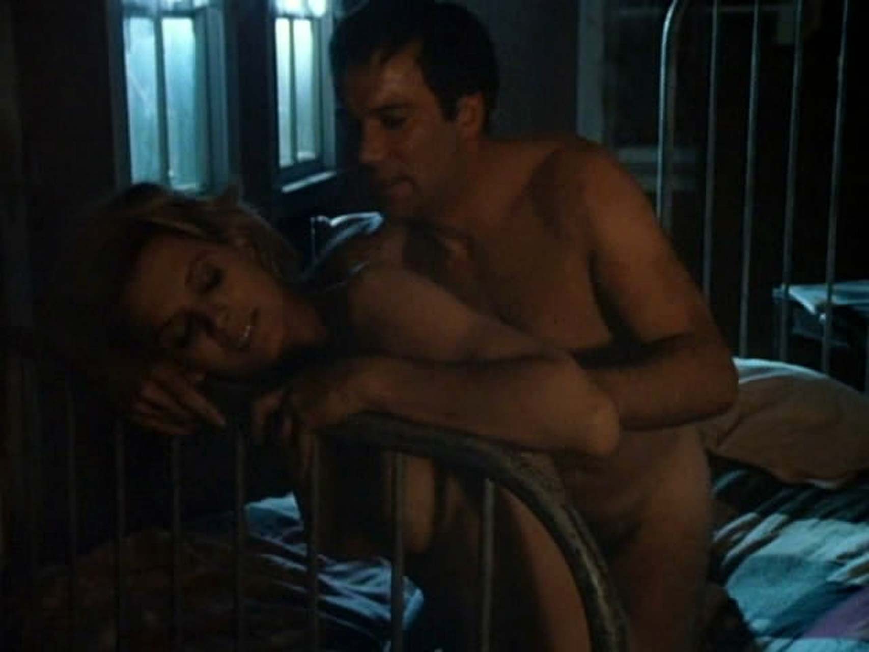 Angie Dickinson exponiendo sus grandes tetas y su coño peludo en una escena de película desnuda
 #75328420
