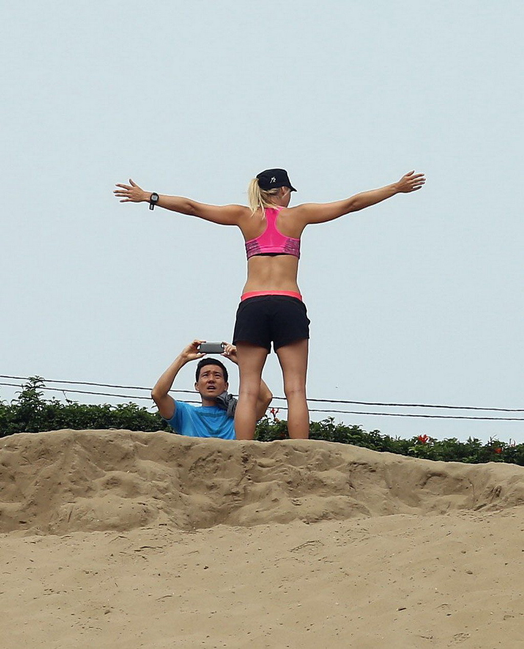 Maria Sharapova shows off her abs wearing a sports bra for a hike in California #75189875