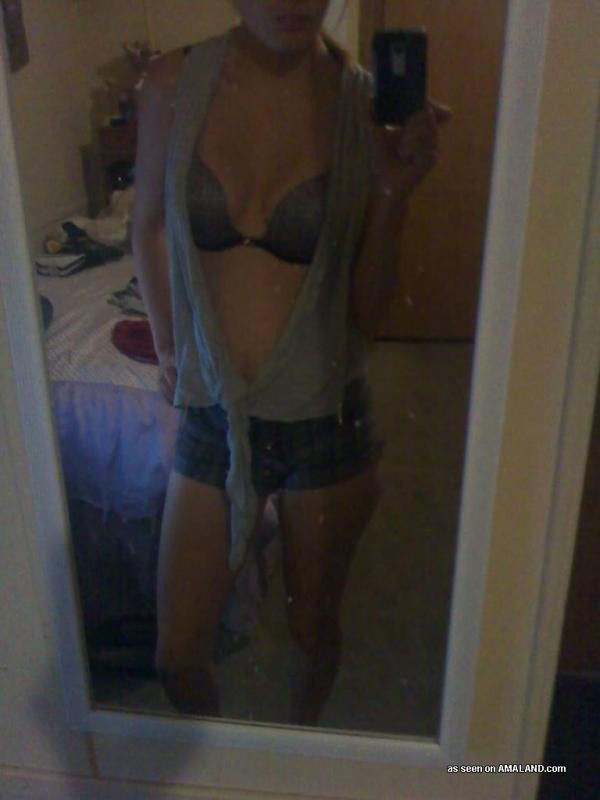Galería de una chica latina sexy posando en bikini
 #76129638