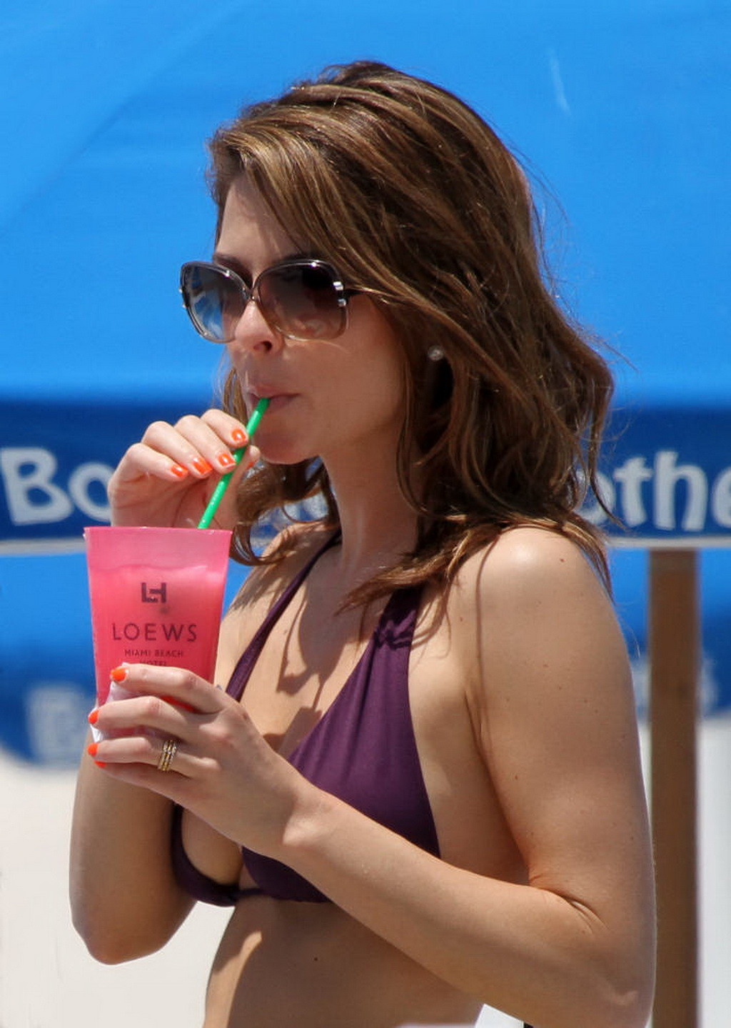 Maria menounos vollbusig tragen skimpy bikini auf miami beach
 #75305891
