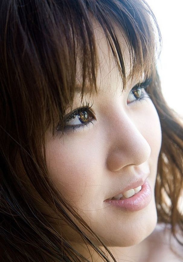 La tetona japonesa Misako posa en la playa enseñando el coño
 #69757008