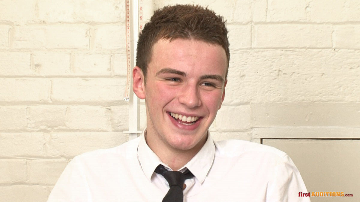 19 anni ragazzo inglese lewis alla sua prima audizione gay
 #76561725