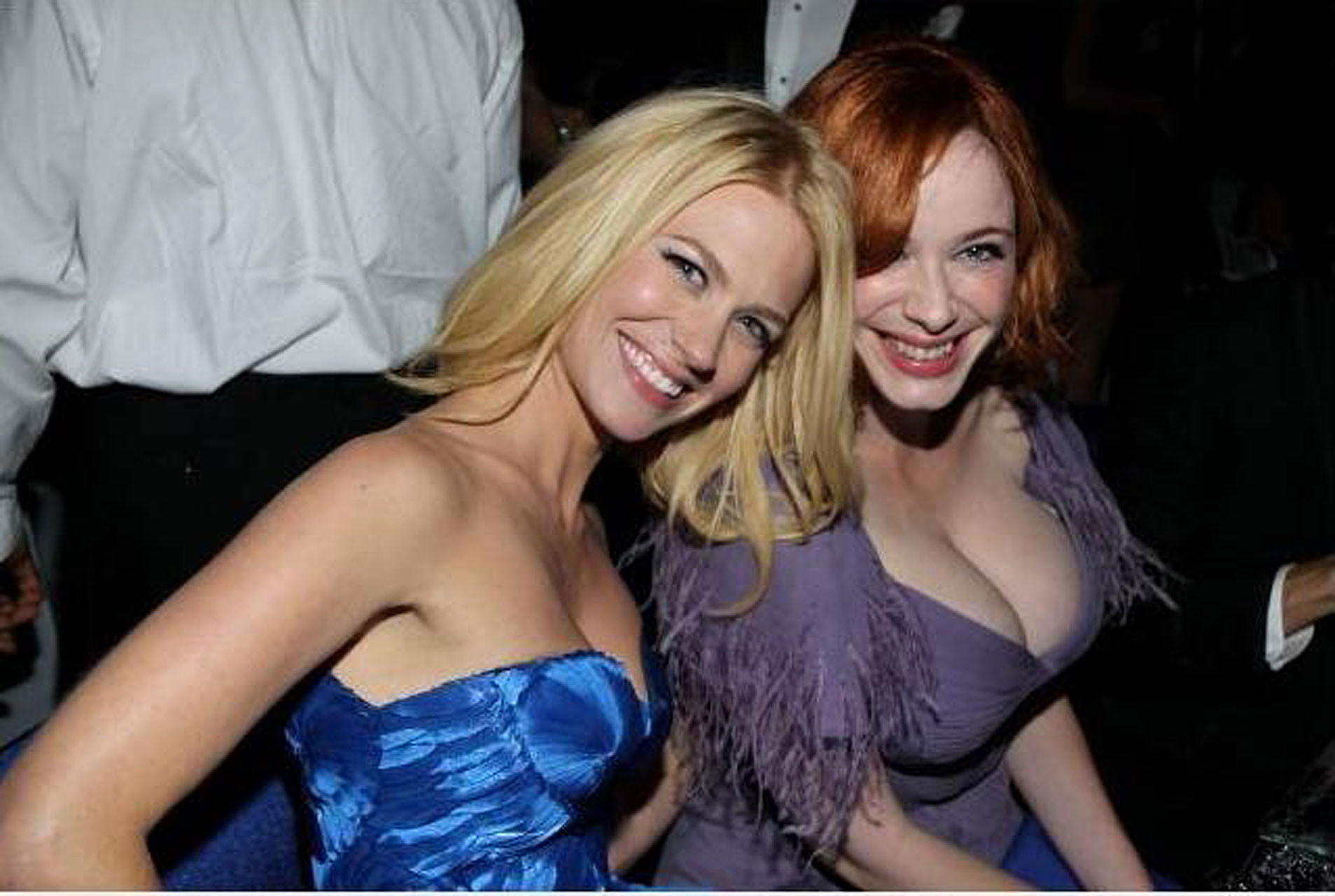 Christina Hendricks che espone le tette enormi del cazzo e il corpo sexy
 #75334907