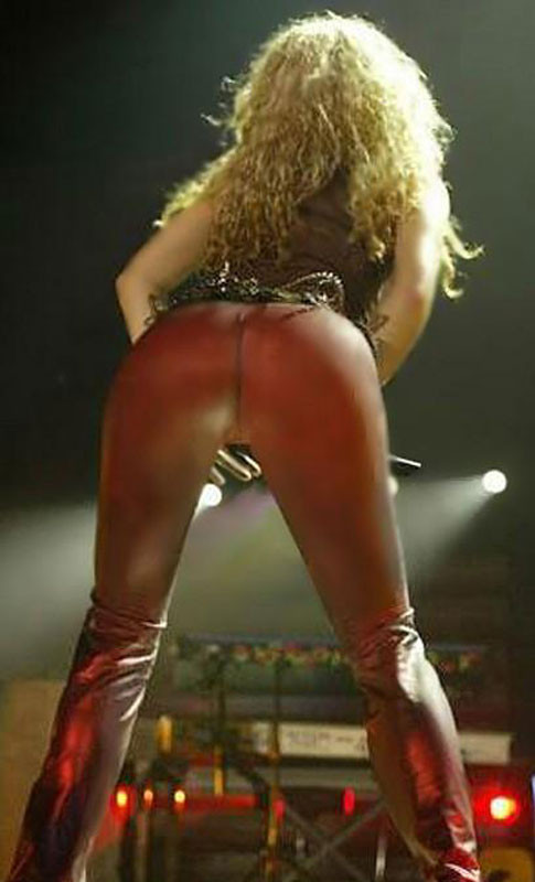 Celebrity blonde Shakira showing her tight ass in jeans #75400720