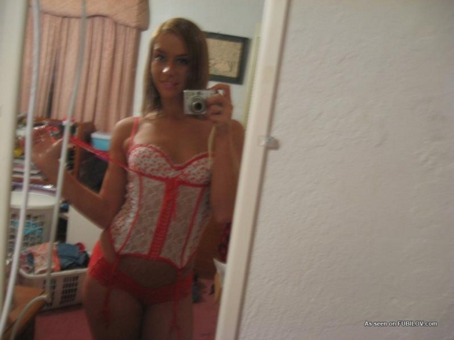 Galería de una chica amateur sexy posando en lencería
 #67629036