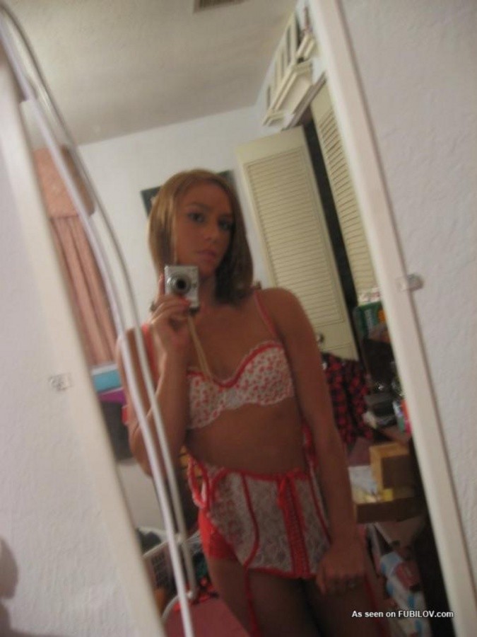 Galería de una chica amateur sexy posando en lencería
 #67629045