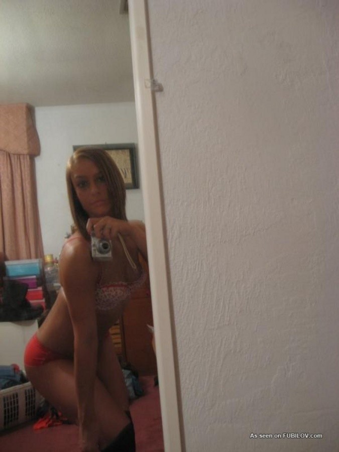 Galería de una chica amateur sexy posando en lencería
 #67629080