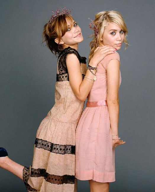 Belle celebrità gemelle Olsen sexy tanga in pubblico
 #75421615