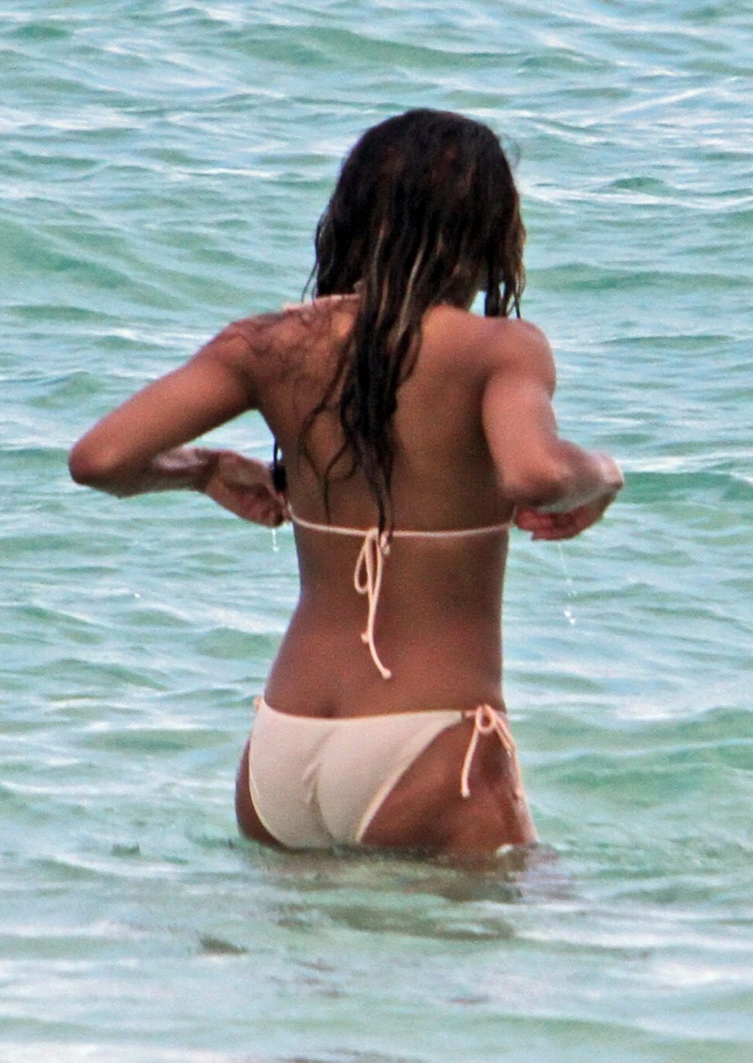 Ciara areola slip tragen Bikini am Strand von Miami
 #75295497