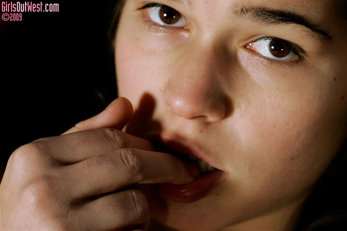 Behaarte australische Amateurin fingert ihre saftige Muschi
 #75665305