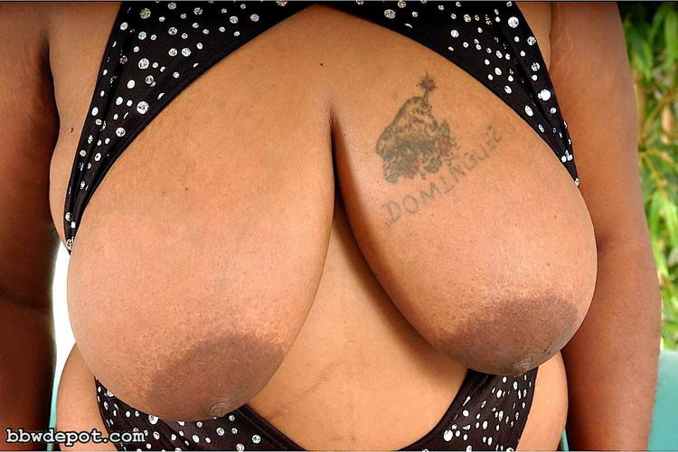 Voluptuous kimberly lacht, als sie ihren Streifen knetet ihre düsteren Melonen beginnt
 #75494378