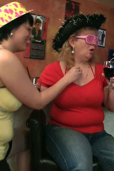 The three slender guys and the three fat chicks get wild #71834803