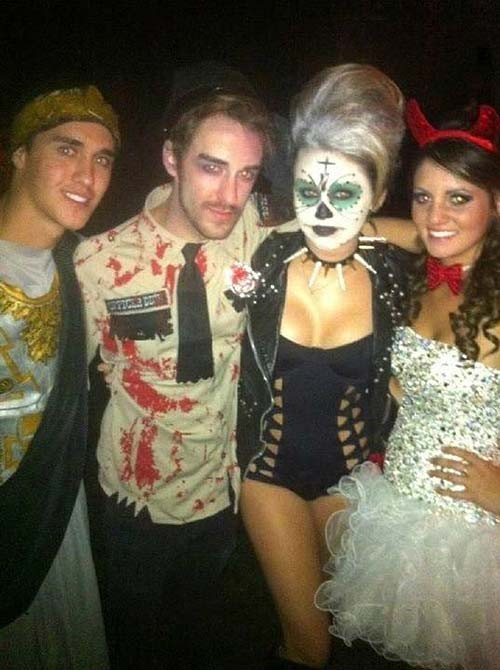 Miley Cyrus esponendo corpo sexy e tette enormi su halloween party
 #75283631