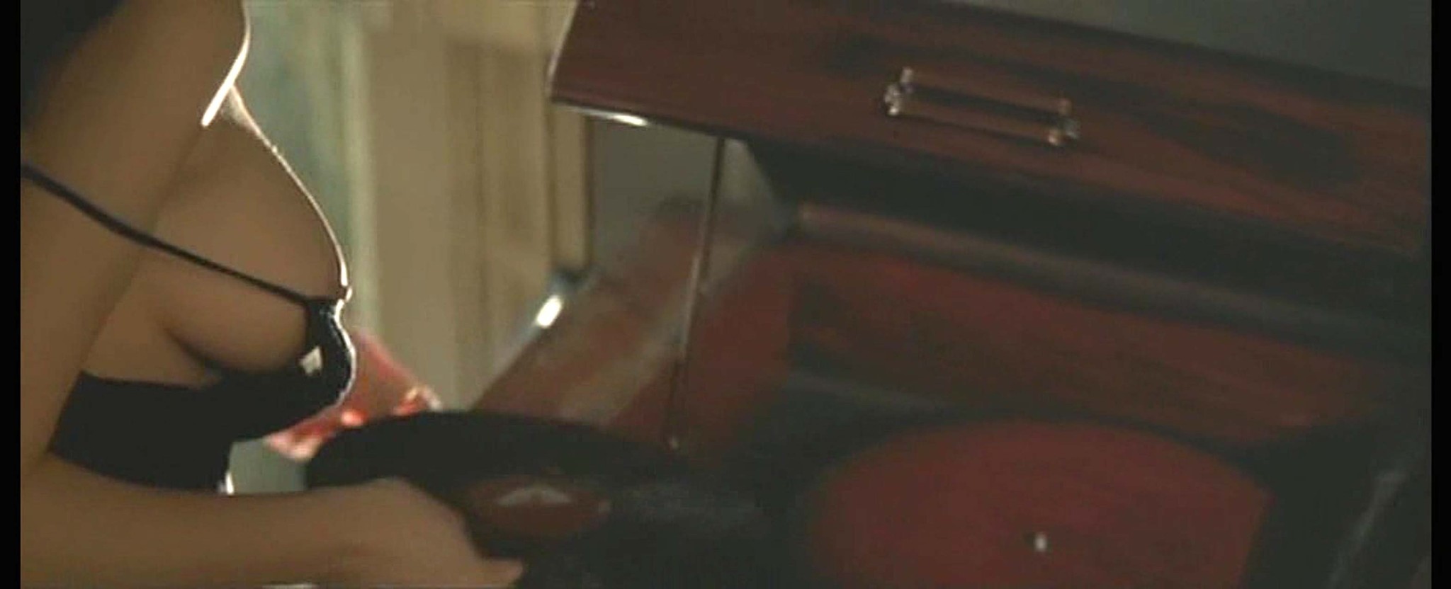 Monica Bellucci esponendo le sue belle tette enormi e figa pelosa in film catture
 #75332879