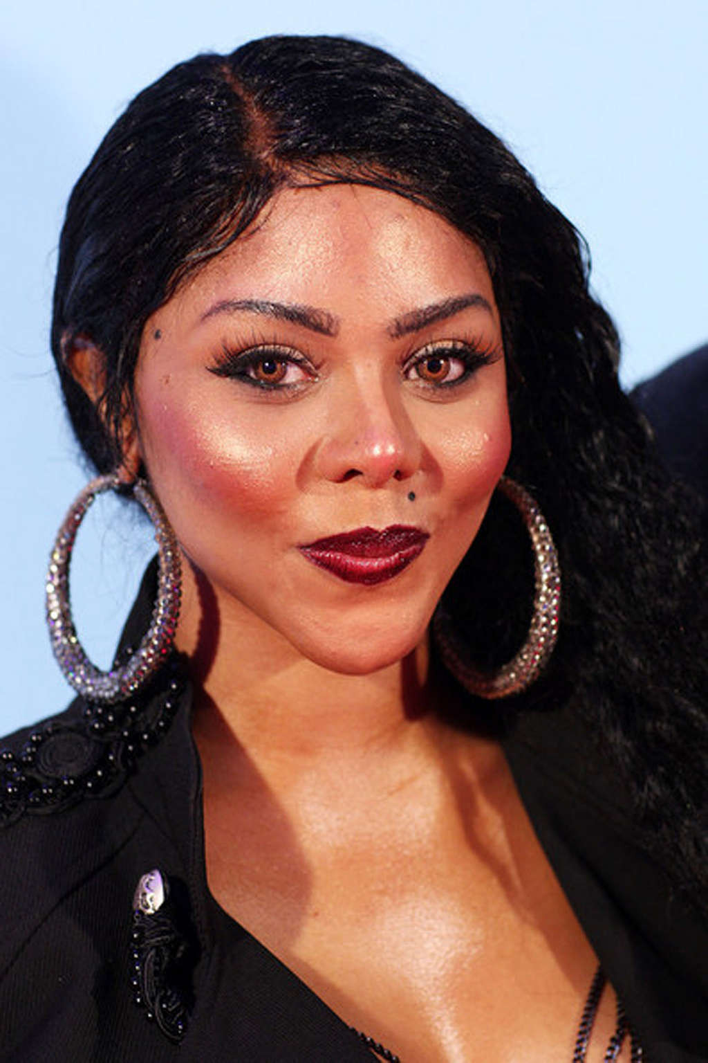 Lil kim exhibant sa belle chatte en jupe haute sur des photos paparazzi et posant de façon sexy
 #75374460