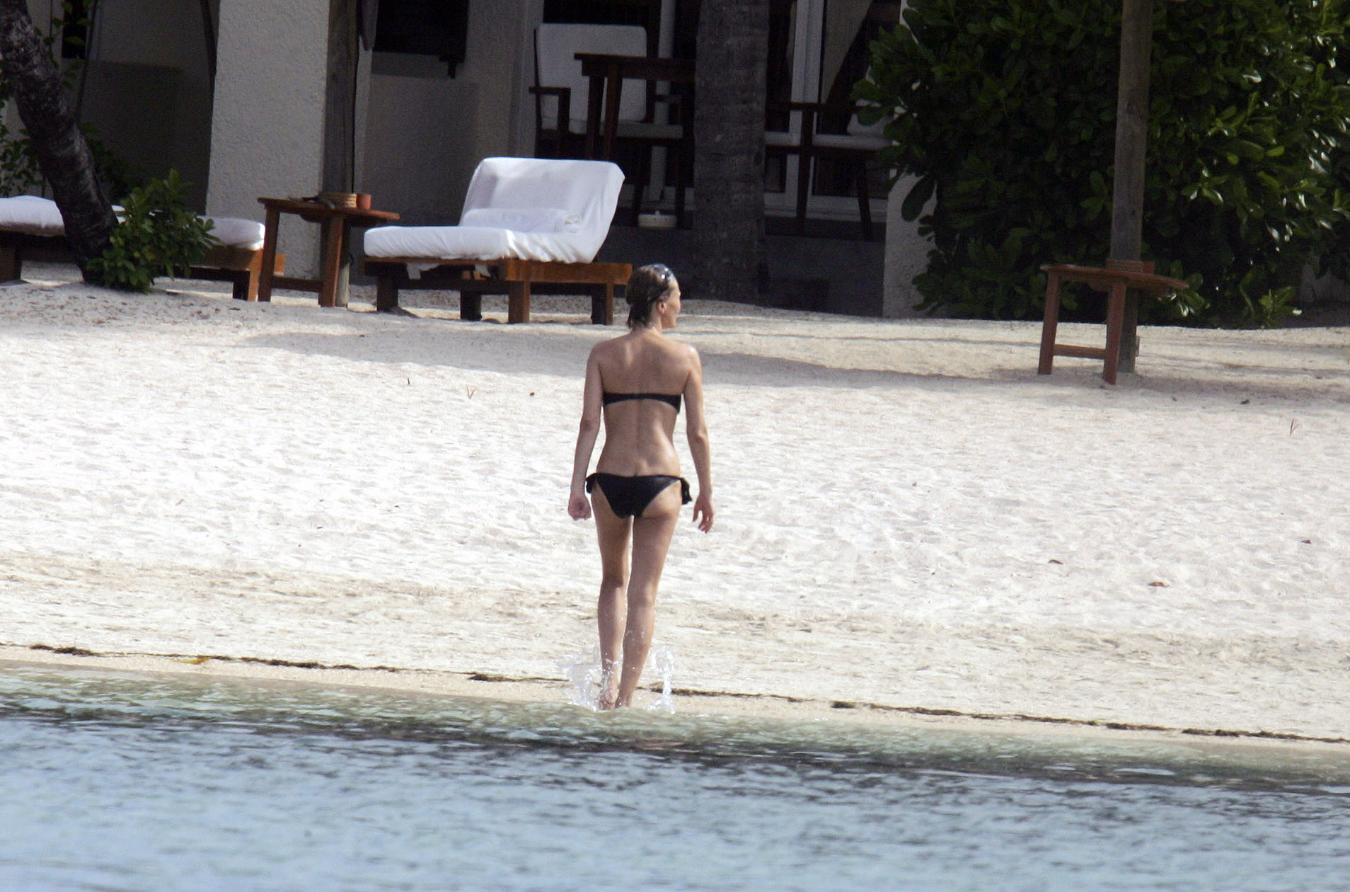 Karen Mulder si abbronza in topless su una spiaggia di Mauritius
 #75276656