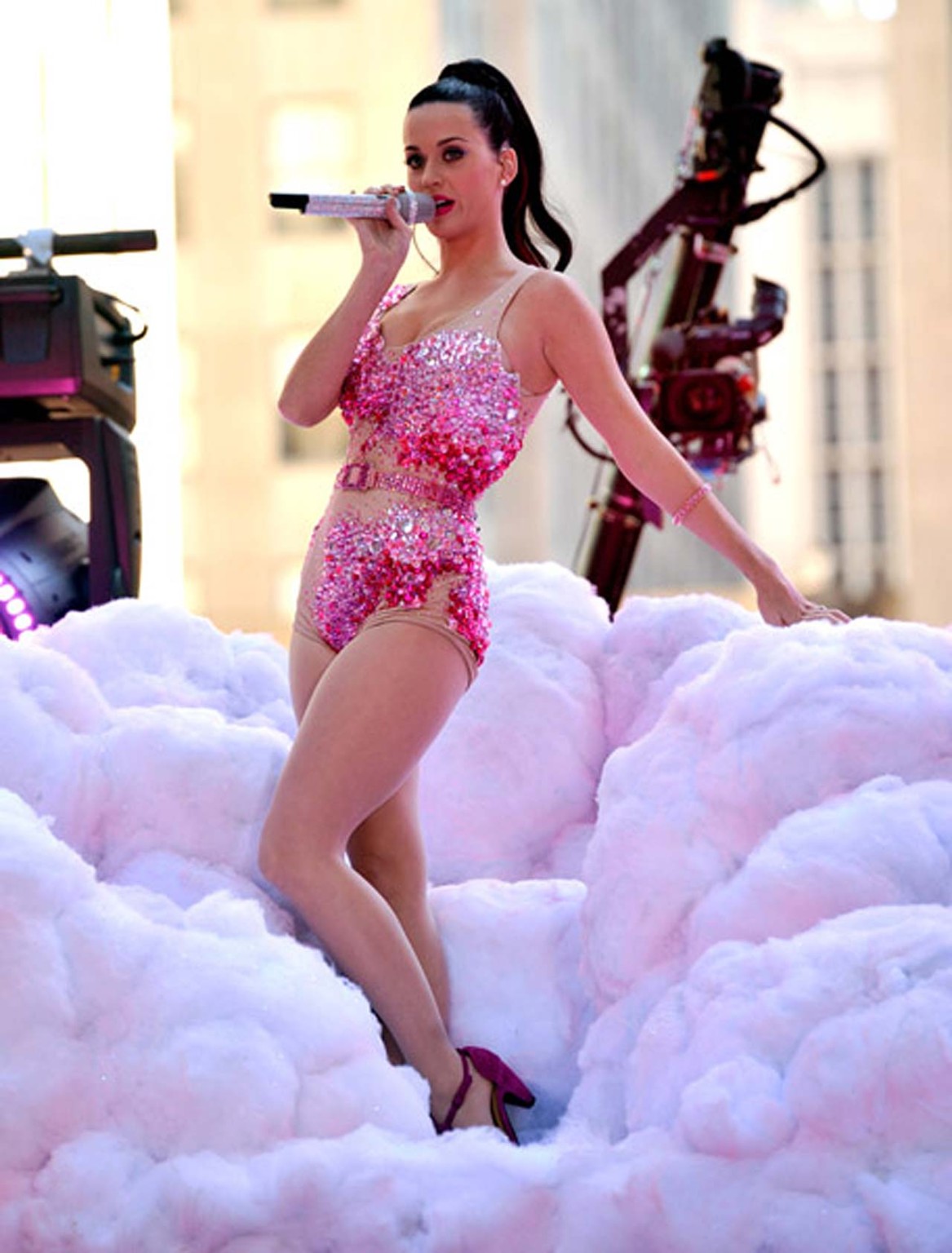 Katy Perry slight upskirt and leggy in mini skirt on stage paparazzi shoots #75323628