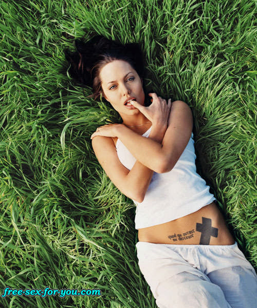Angelina Jolie posing very sexy and showing her tatoo #75426181