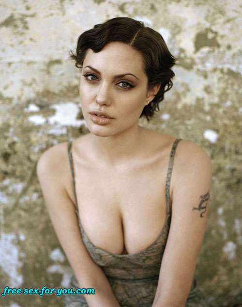 Angelina Jolie posing very sexy and showing her tatoo #75426201