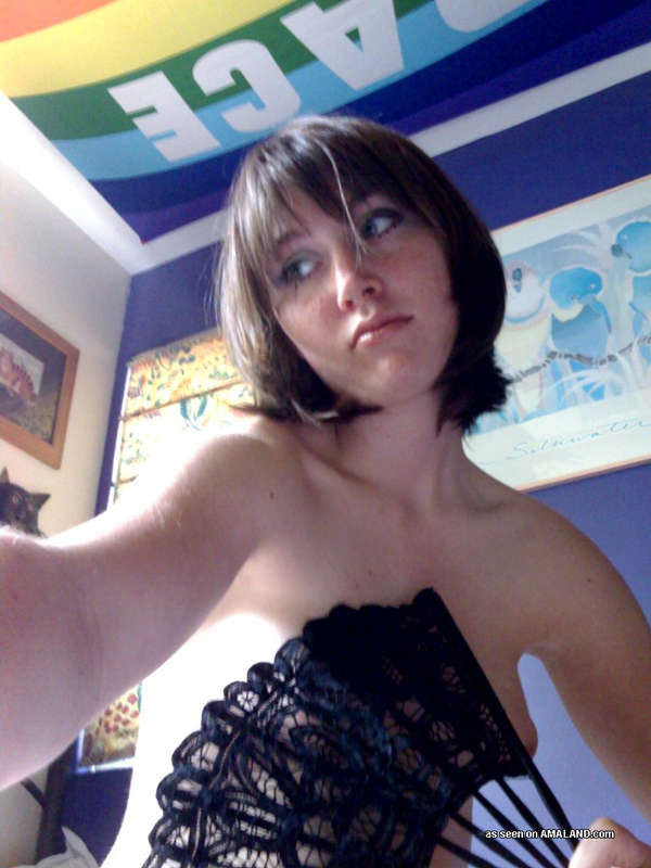 Photos of sleazy Gertrude playing with her cam #75712530