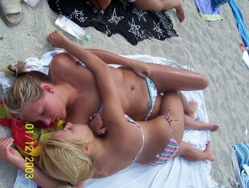 Increíbles fotos nudistas
 #72308748