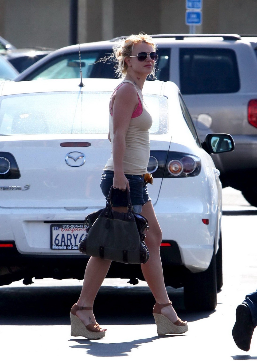 Britney Spears looking very sexy wearing hotpants  tank-top outside Toys-R-Us in #75331069