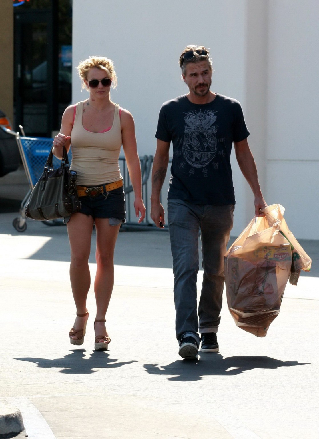 Britney Spears looking very sexy wearing hotpants  tank-top outside Toys-R-Us in #75331133