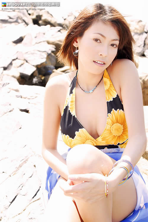 Busty asian teenager in spiaggia
 #70026130