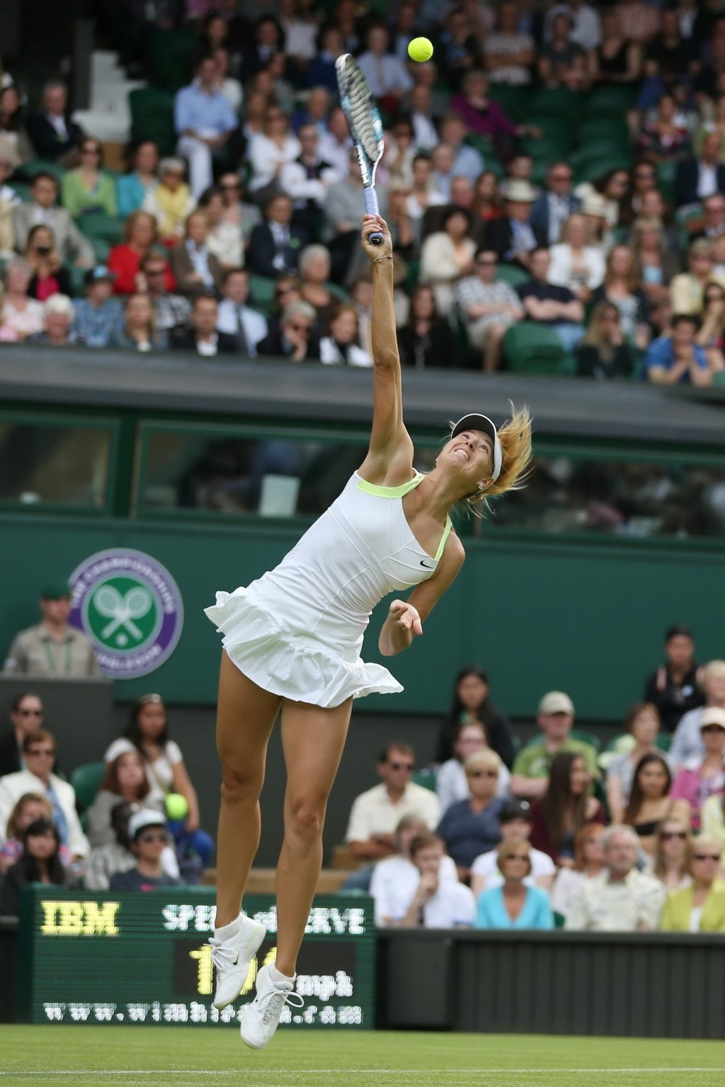 Maria sharapova mostrando le sue mutandine al giorno uno Wimbledon 2012
 #75258995