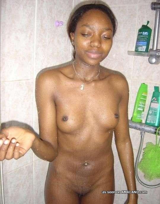 Heiße Fotokompilation eines versauten schwarzen Teens, das nackt für ihren Bf posiert
 #67327694