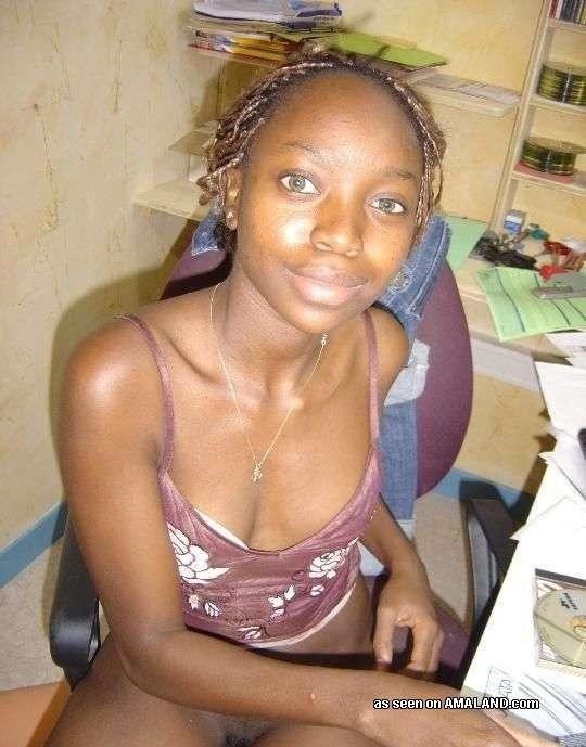 Heiße Fotokompilation eines versauten schwarzen Teens, das nackt für ihren Bf posiert
 #67327702