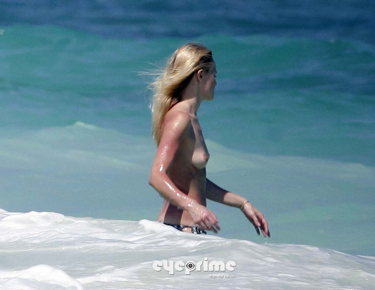 Kate Bosworth enjoying in topless on beach and showing sexy body #75308582