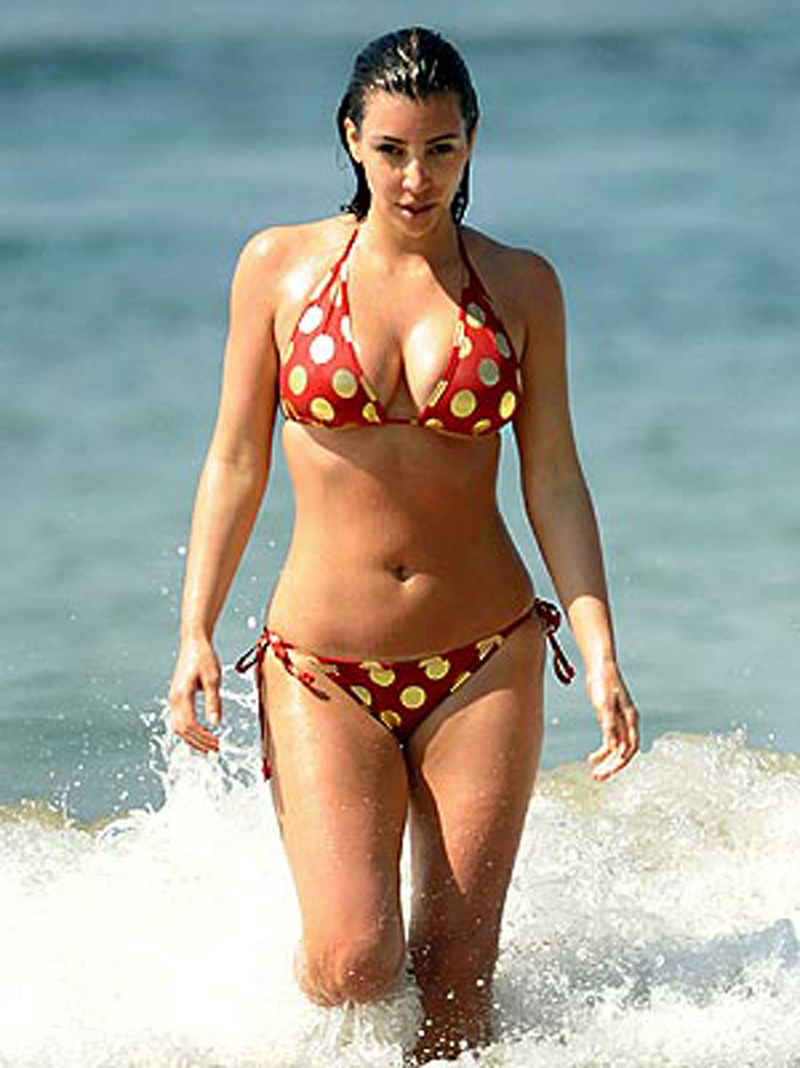Kim Kardashian entblößt ihren sexy Körper und ihre riesigen Brüste
 #75324300