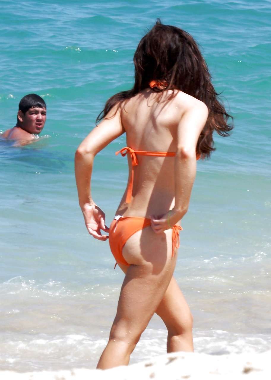 Kate Beckinsale very leggy and almost upskirt and posing sexy in bikini and high #75294829