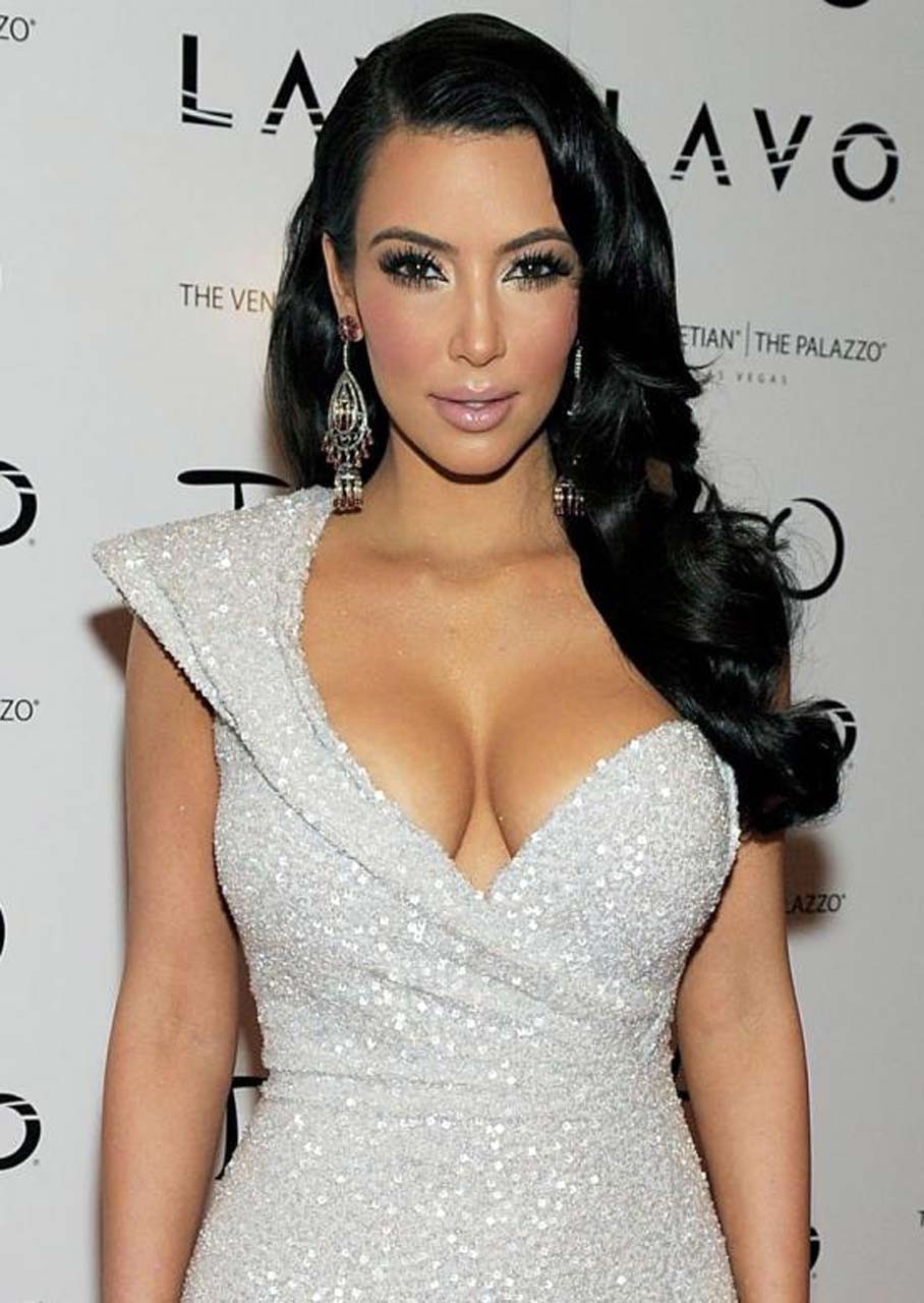 Kim Kardashian molto sexy e caldo nuovo photoshoot foto
 #75315319