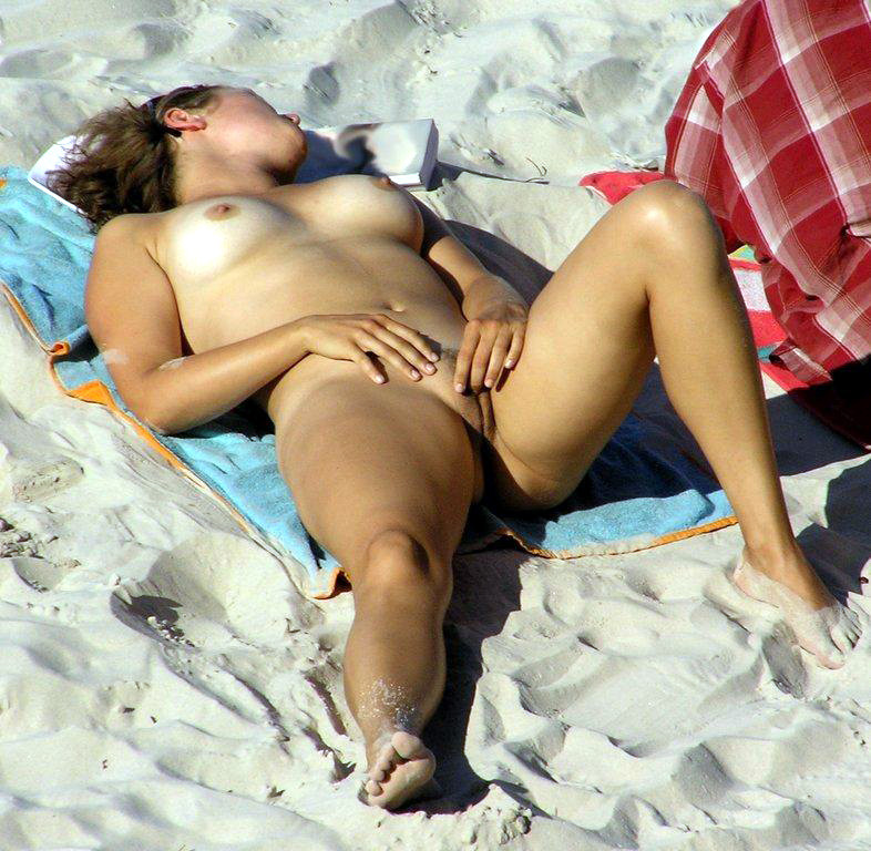 Heating up the beach by exposing her giant boobs #72243927