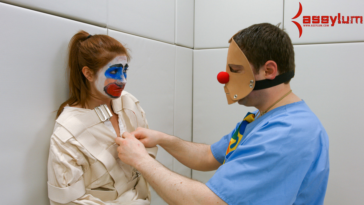 Des clowns fous baisent d'une manière étrange !
 #68724657