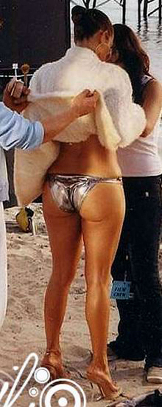 Jennifer Lopez montrant son corps sexy et son cul extrêmement chaud
 #75364407