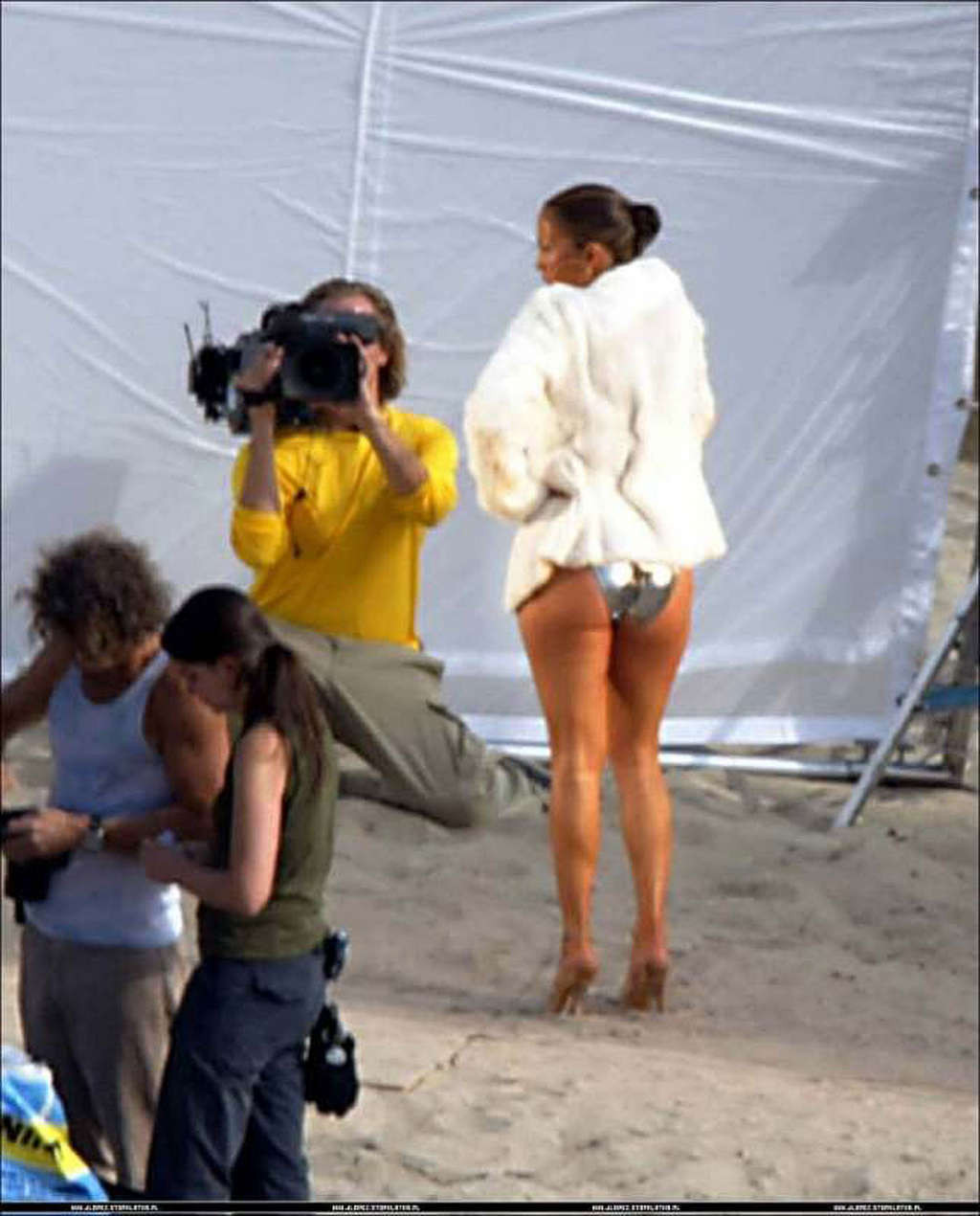 Jennifer Lopez montrant son corps sexy et son cul extrêmement chaud
 #75364409