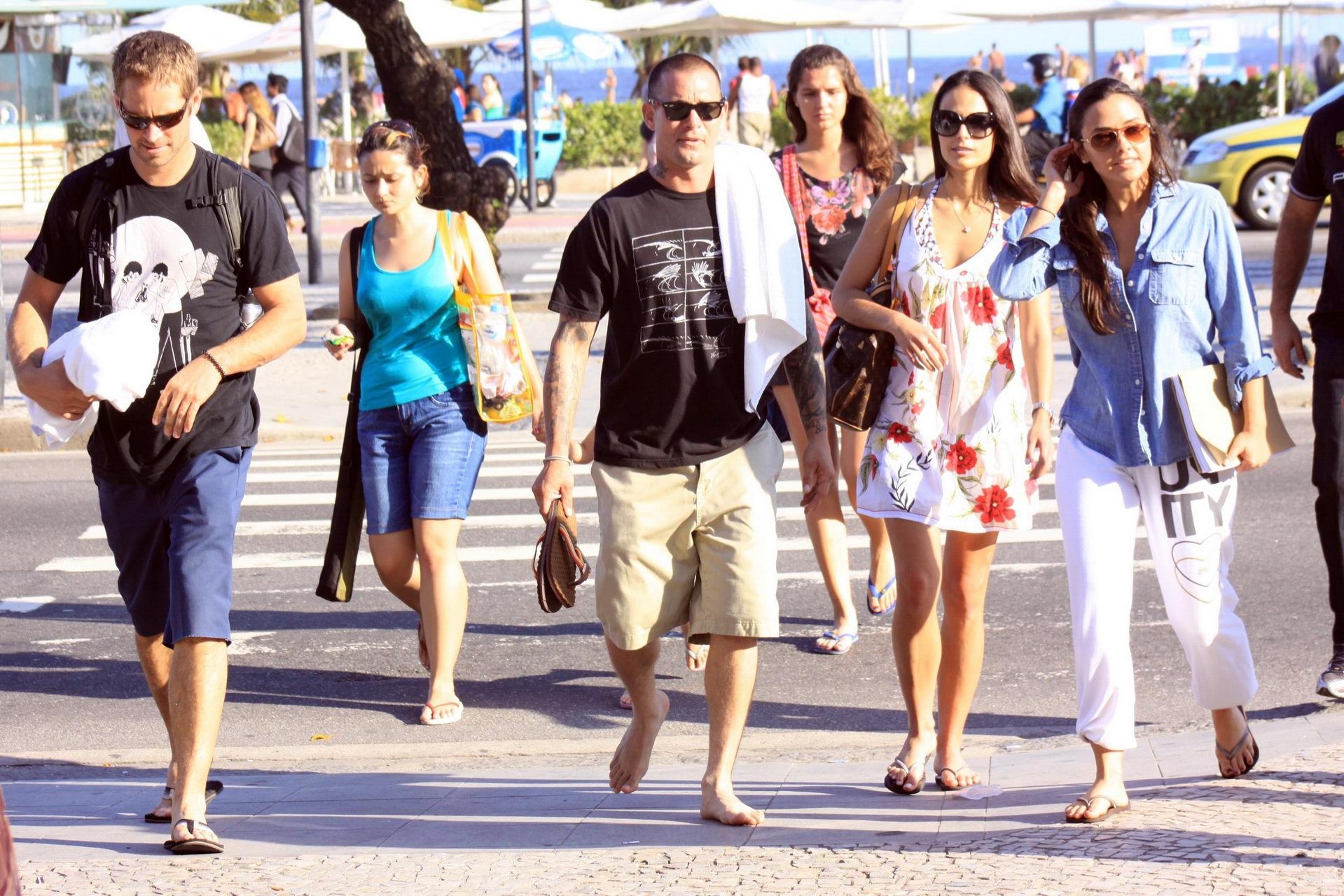 リオデジャネイロのビーチでセクシーなビキニを着ているジョルダナ・ブリュースター
 #75327656