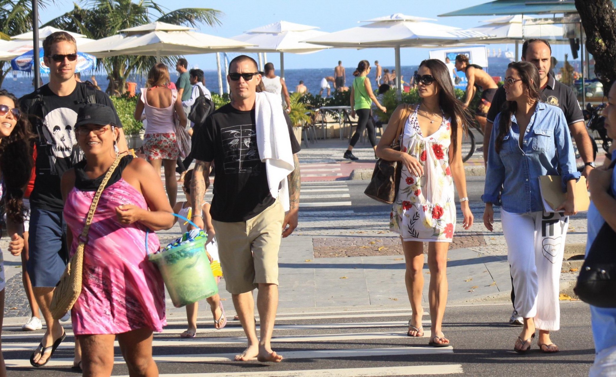 リオデジャネイロのビーチでセクシーなビキニを着ているジョルダナ・ブリュースター
 #75327670