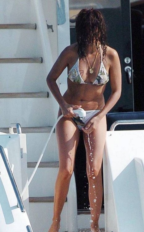 L'actrice hollywoodienne Penelope Cruz montre ses tétons et ses seins nus.
 #75413634