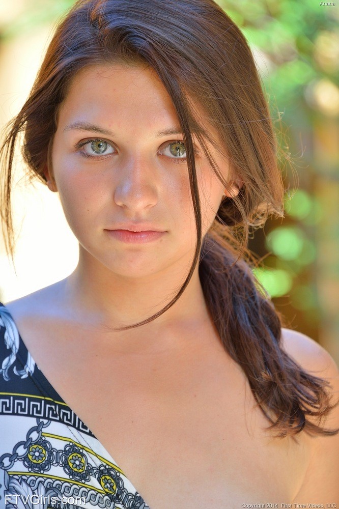 Sexy teen babe jugando con los labios del coño
 #70888015