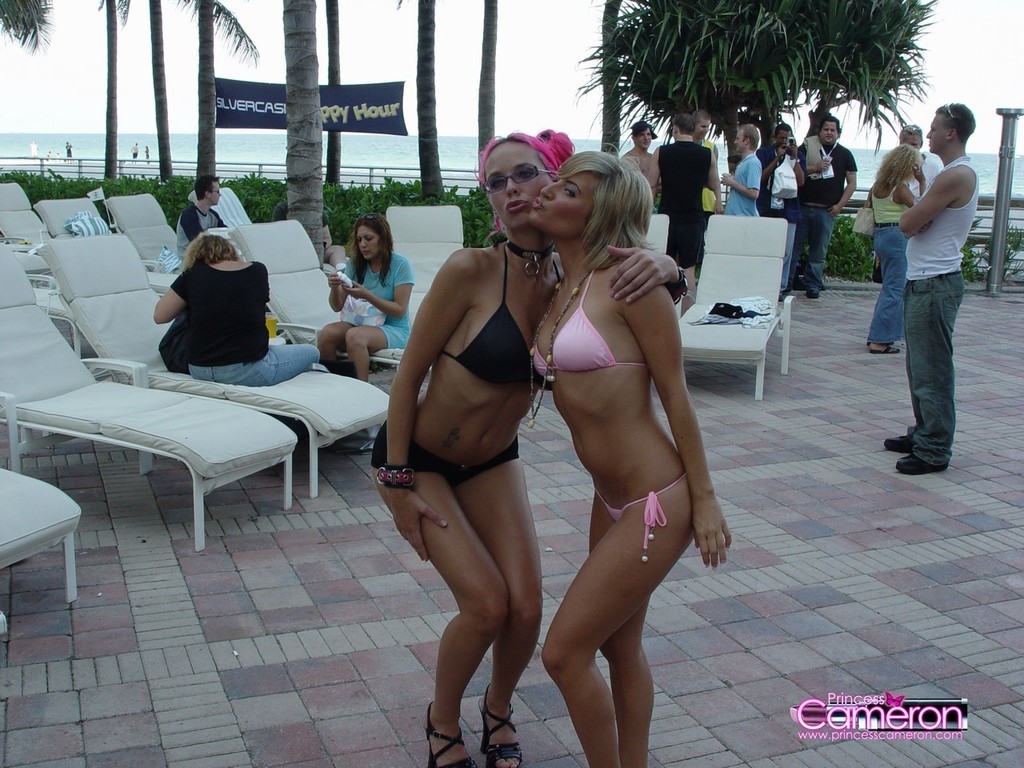 Bikini playa adolescente
 #72236974