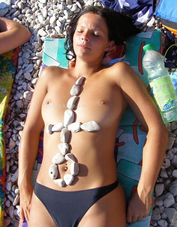 Filles nues sur la plage
 #67482409