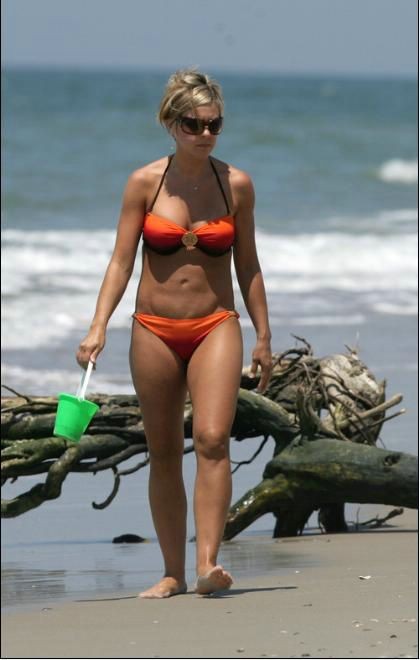 TV milf Kate Gosselin showing her mouthwatering body in bikini #73780994