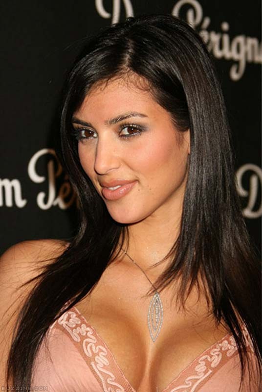 Kim kardashian cameltoe e upskirt di mutandine
 #75378764