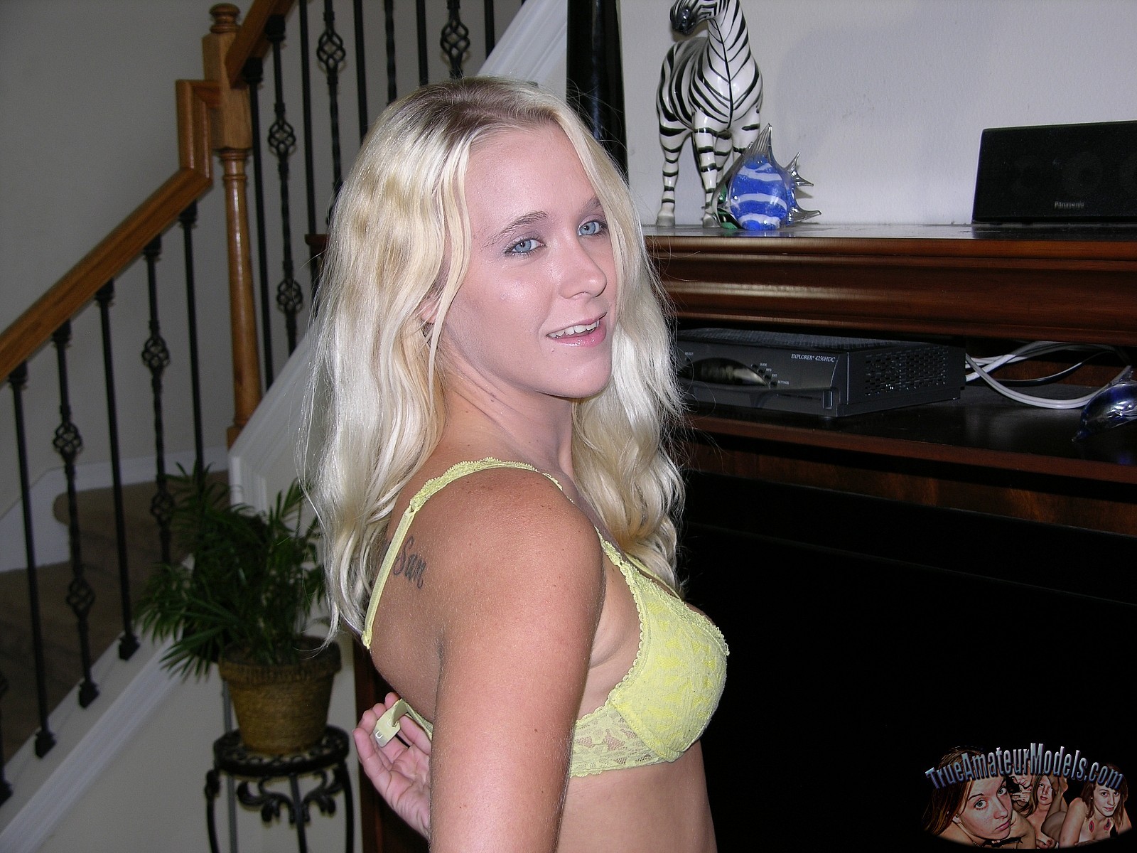 Bonde teen babe modeling nude - julie von true amateur models
 #67288128
